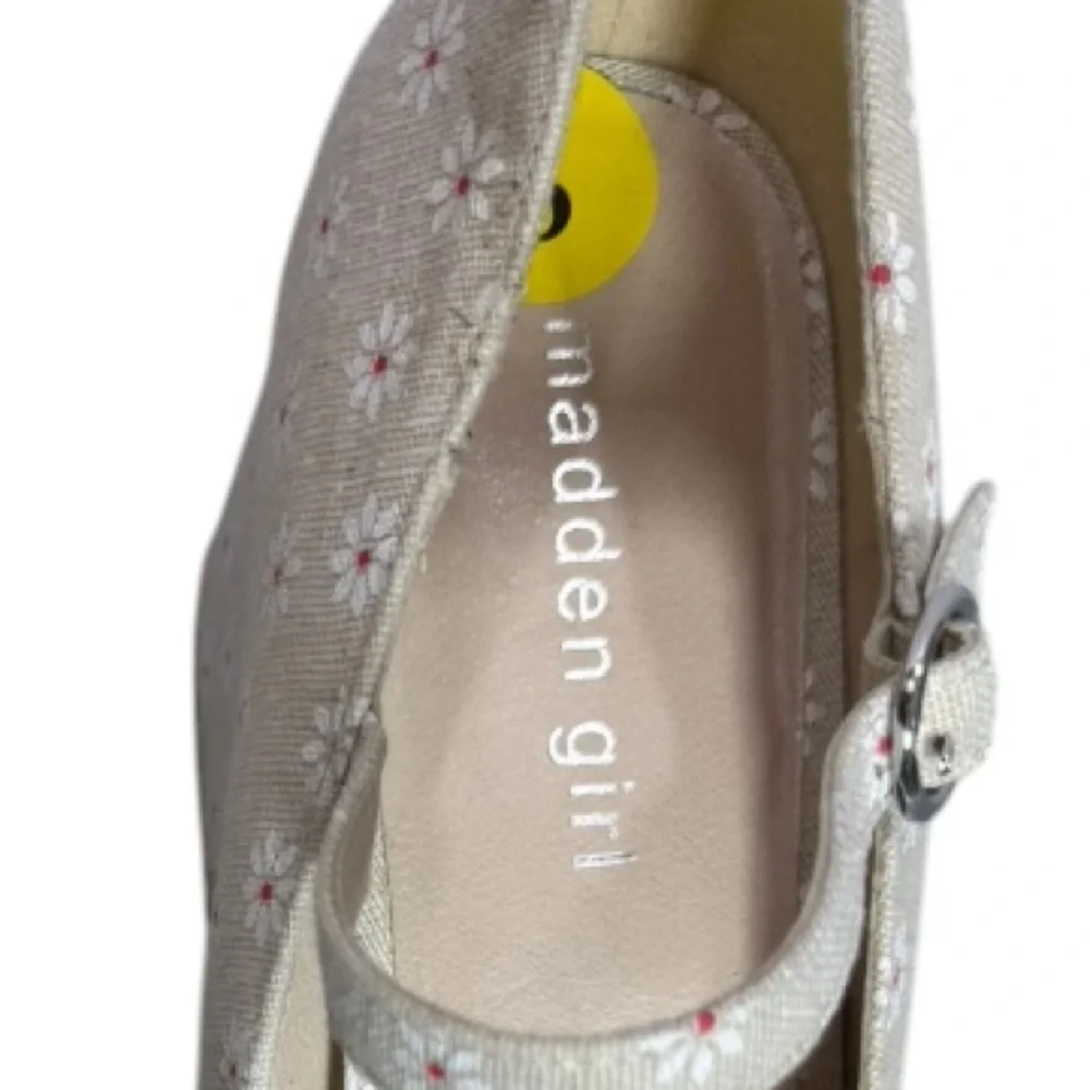 Madden Girl Women's Mantel Mary Jane Flower Print Platform Heels Size 9 Feminine
